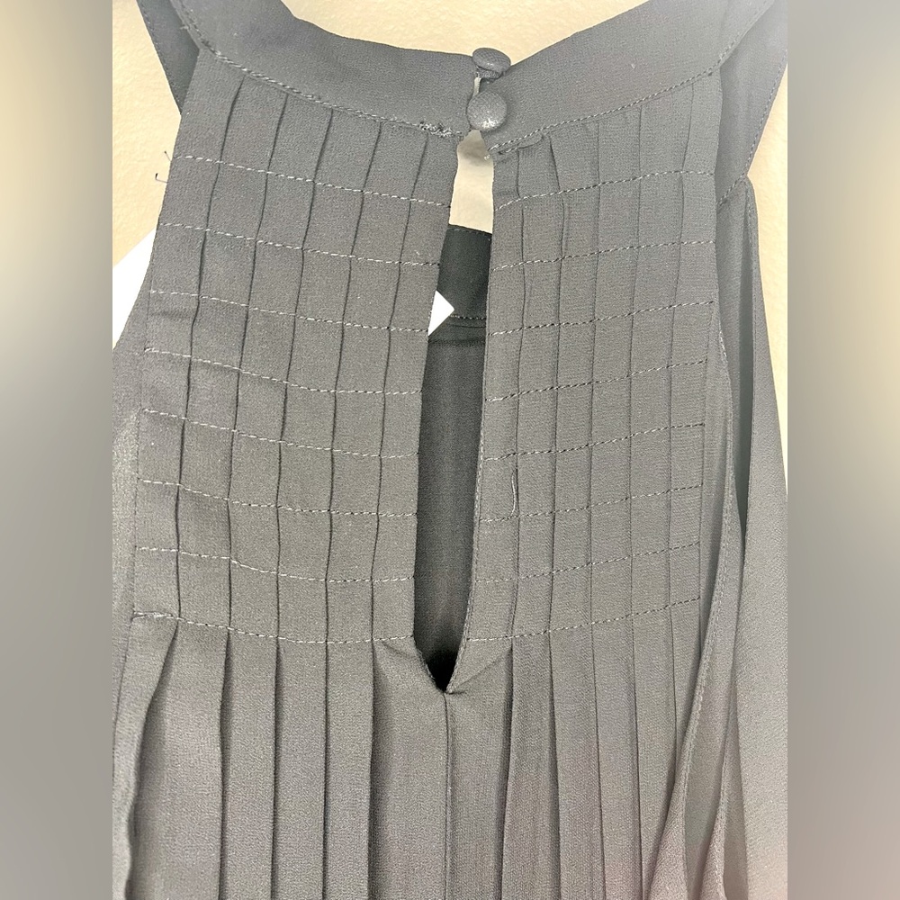 *NWT* Doe & Rae Pleated Halter Tank - Picture 5 of 8